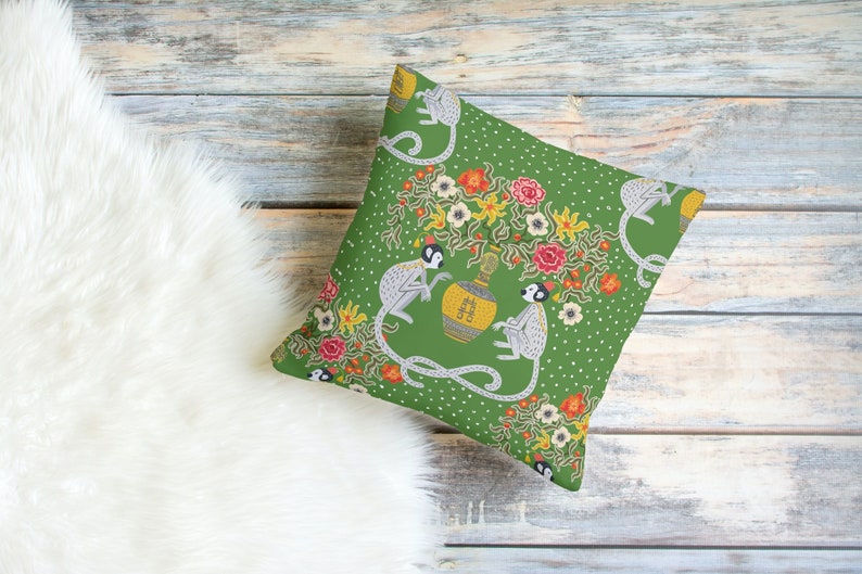 Christmas tree 2025 shop outdoor pillows